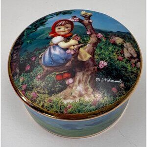 Vintage Danbury Mint M.I. Hummel 1993 Apple Tree Girl Music Box Gold Trim 2.5 In